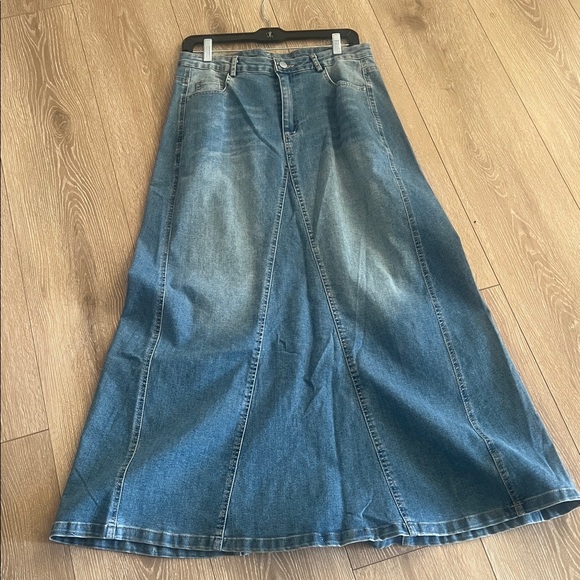 Denim Maxi Skirt - Picture 3 of 4